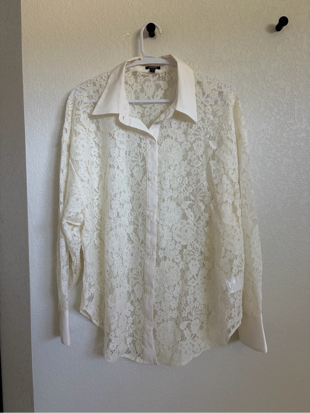 Express Boyfriend Portofino Lace Button-Up Blouse Medium